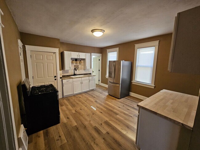 Building Photo - BNH- 2482