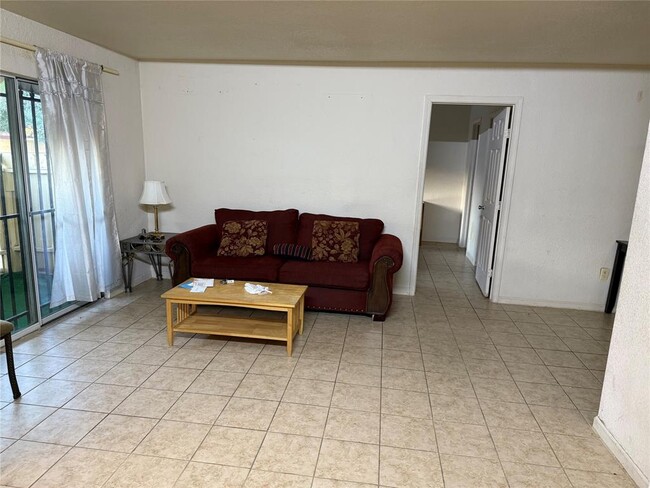 Building Photo - 8100 Creekbend Dr
