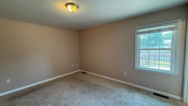 Foto del edificio - Three Bedroom Rambler in Fredericksburg