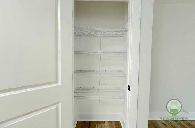 Building Photo - 7 Robin Hood Rd