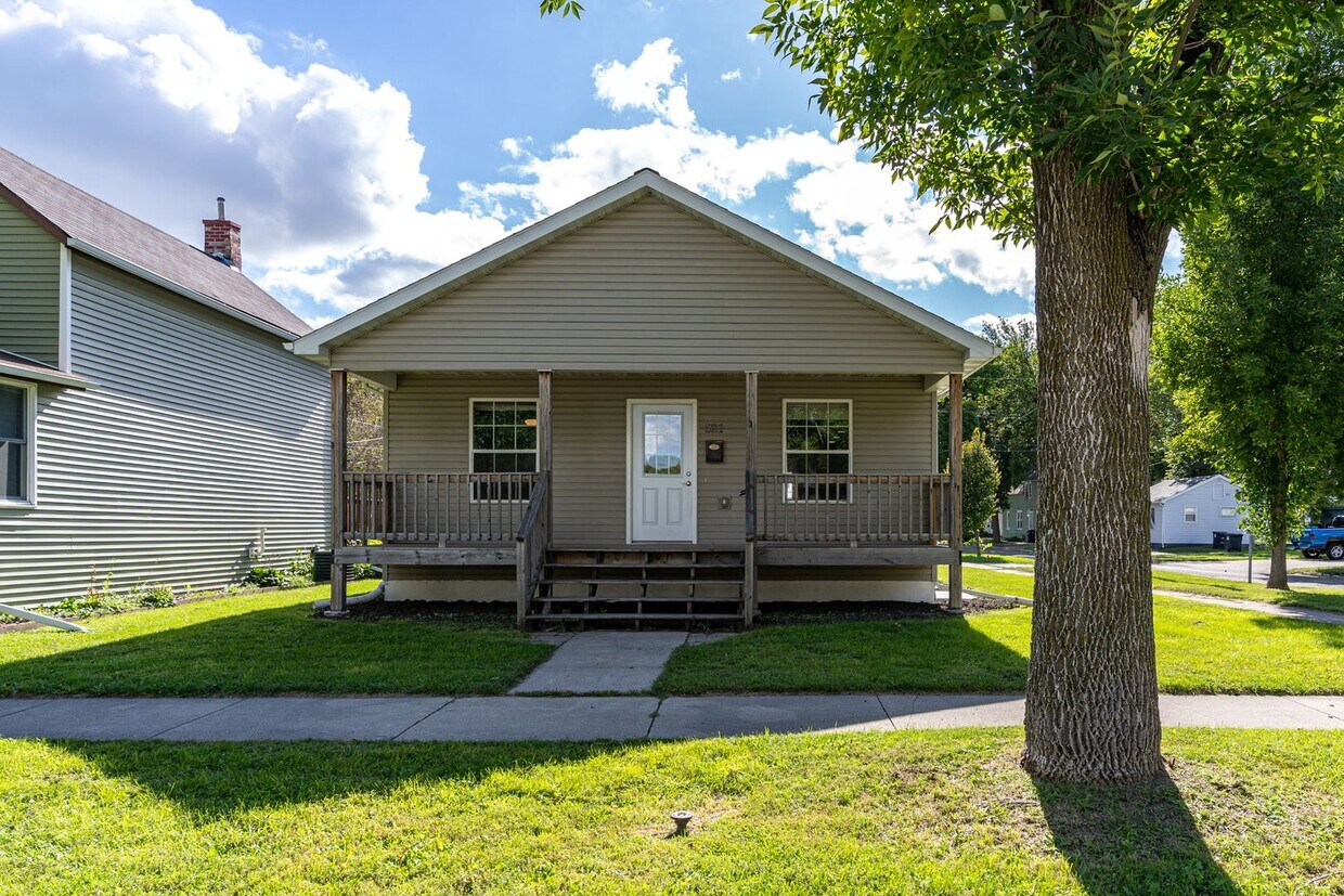Foto principal - 4 Bedroom, 3 Bathroom Single Family Home
