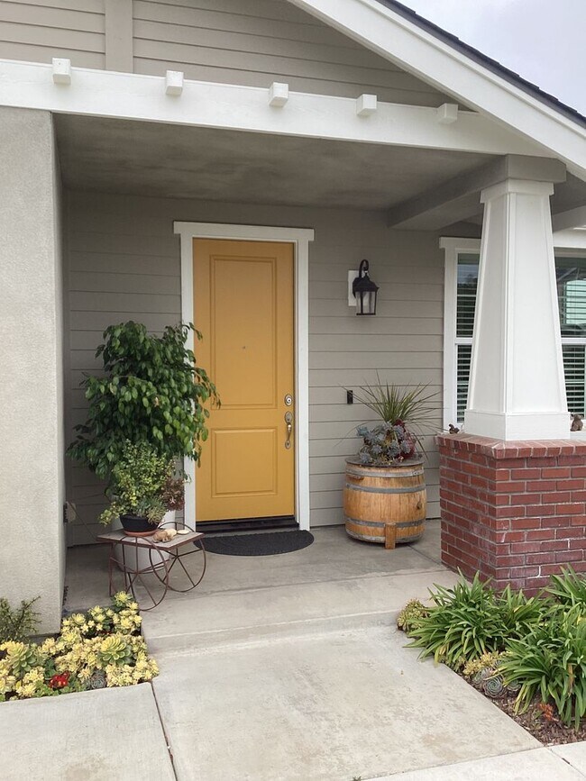 Foto del edificio - Beautiful Single Story Home in Old Orcutt's Stone Gate Development with easy access to VSFB