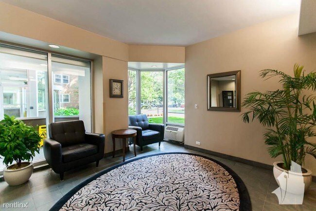 Building Photo - 1 br, 1 bath Apartment - 4998 N Marine Drive