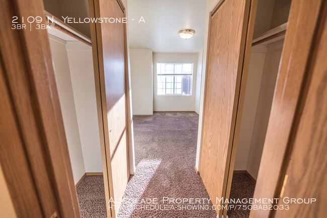 Building Photo - Creekside Circle Townhome For Rent