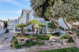 Building Photo - 718 S Broadway