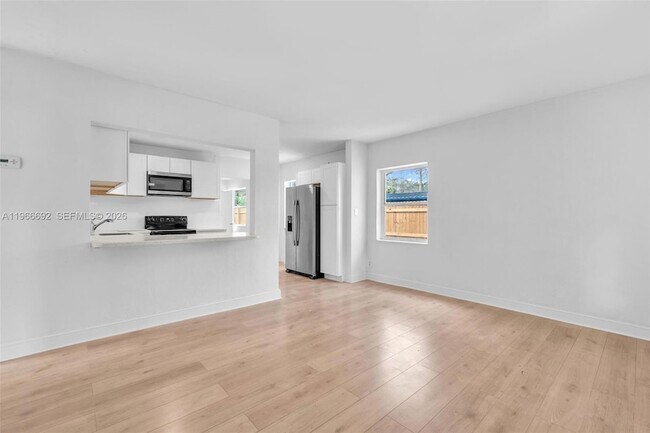 Foto del edificio - 841 NW 15th Terrace