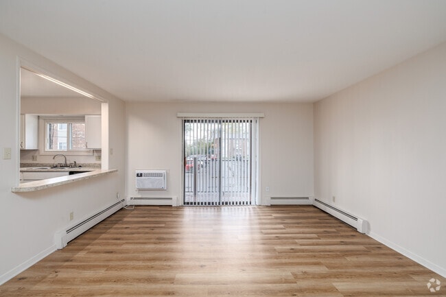 2 habitaciones, 1,5 baños - 1051 pies cuadrados - Sala de estar - Brentwood Village Apartments