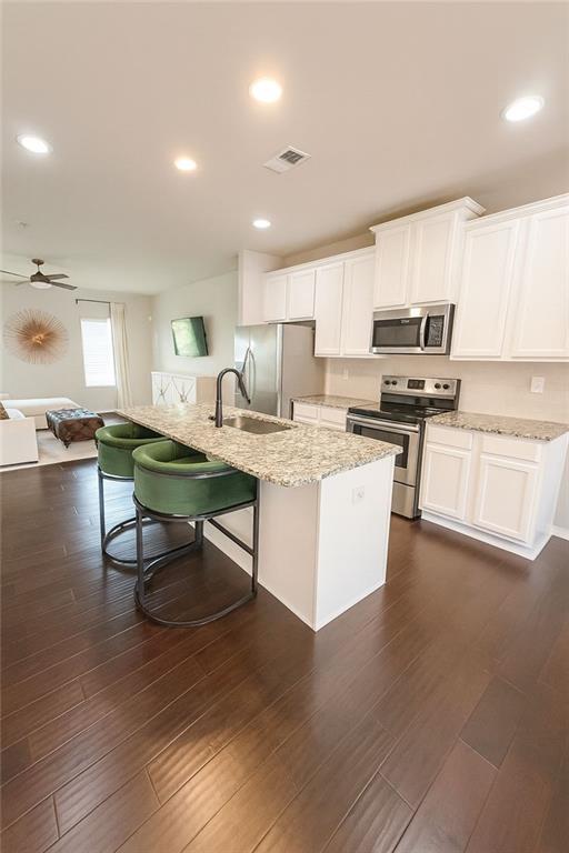 Foto del edificio - 3841 Equity Ln