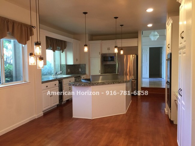 Building Photo - 1712 Carnegie Way