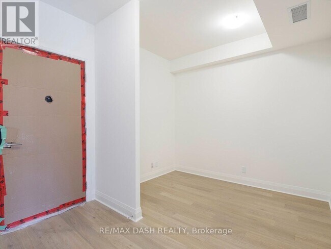 Photo du bâtiment - 151-151 Avenue Rd