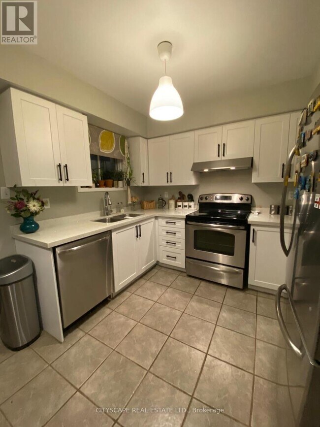 Photo du bâtiment - 1050 Bristol Rd W