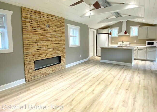 Building Photo - 2 br, 1 bath House - 510 Fairway Dr