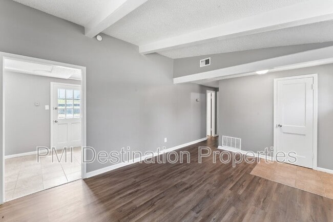 Building Photo - 1101 S 50th Terrace