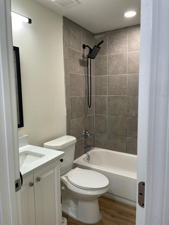 Building Photo - 567 Woodland Ln