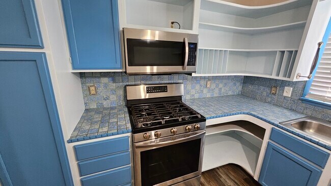 Foto del edificio - 748 Highland Pkwy
