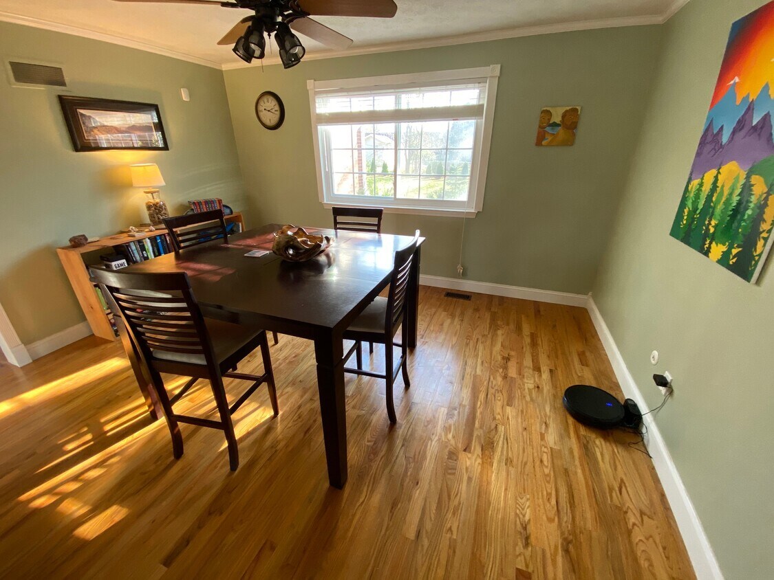 Primary Photo - 1351 N Huron River Dr
