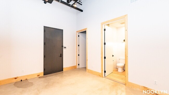 Building Photo - 255 18th St