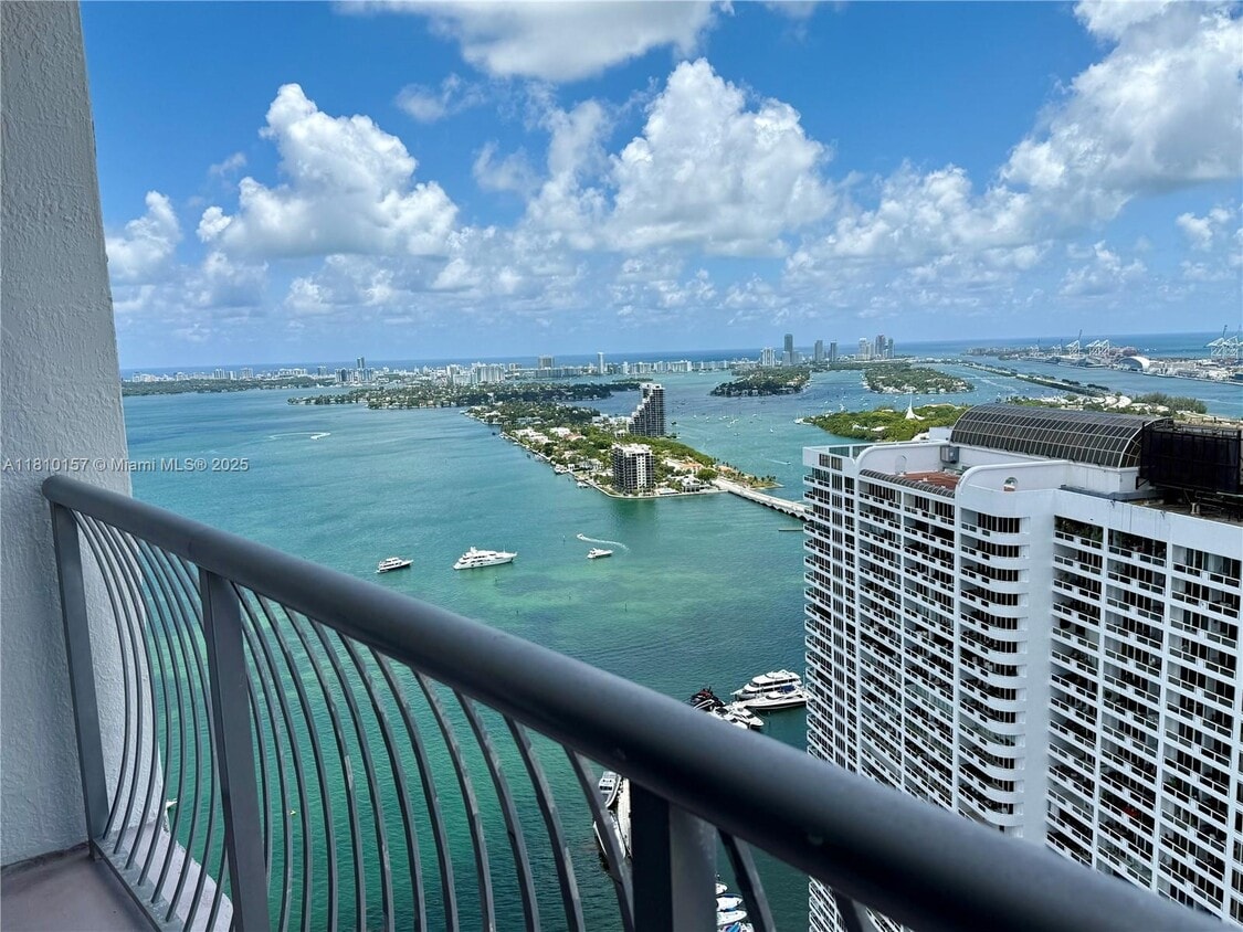 Primary Photo - 1750 N Bayshore Dr