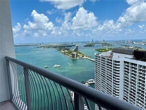 Building Photo - 1750 N Bayshore Dr