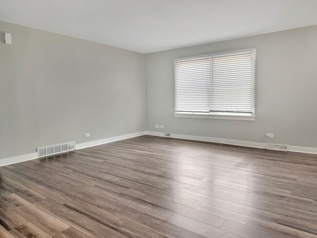 Building Photo - 145 Spuhler Dr