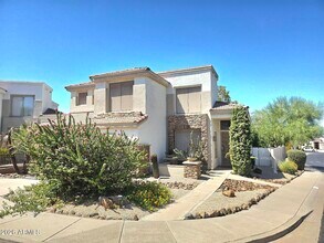Building Photo - 1257 E Voltaire Ave