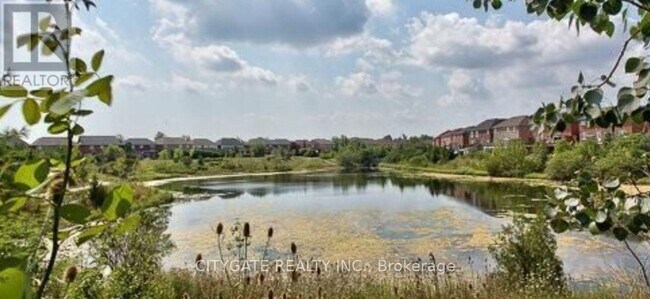 Photo du bâtiment - 2388 Postmaster Dr