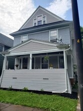 Building Photo - 10 Bly St