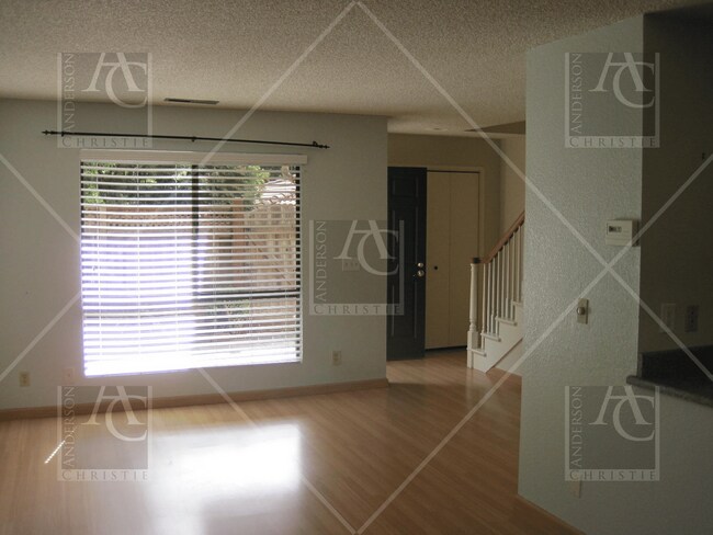 Building Photo - 2 bed 1.5 bath upper westside, close to UCSC