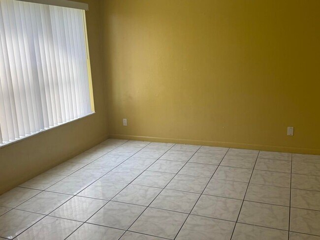 Foto del edificio - 2511 NW 56th Ave
