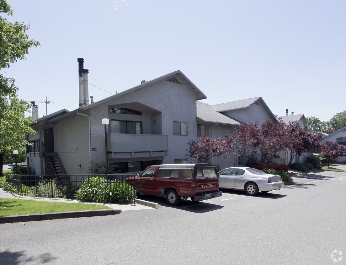 Building Photo - Hill Grove Creek Apartments