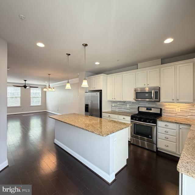 Foto del edificio - 35 Meridian Ln