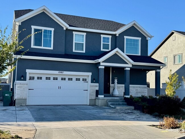 Building Photo - Your Home Is Ready For You!!