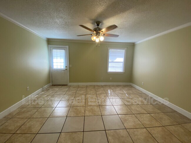Building Photo - 137 Deerwood Ct