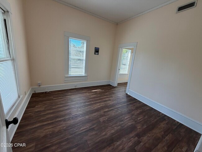 Foto del edificio - 1002 Indiana Ave