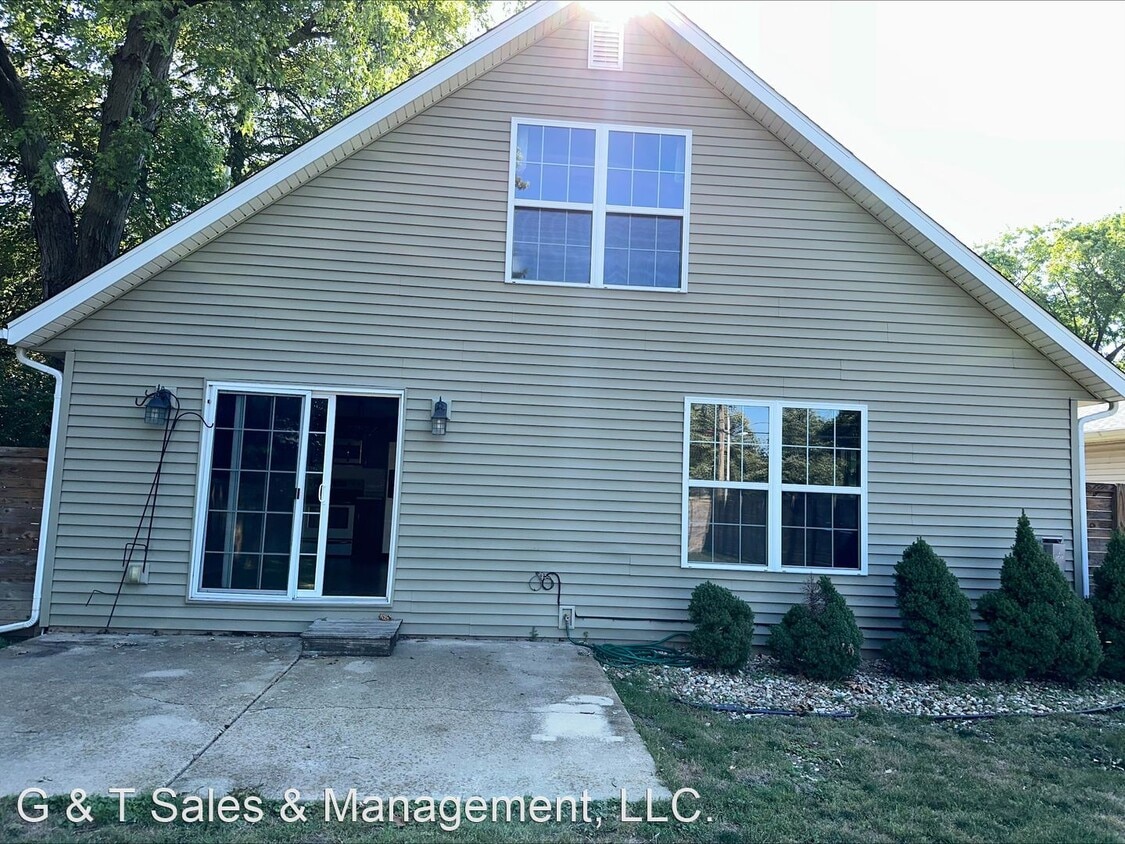 2 br, 1.5 bath House 603 S. Urbana Avenue House Rental in Urbana