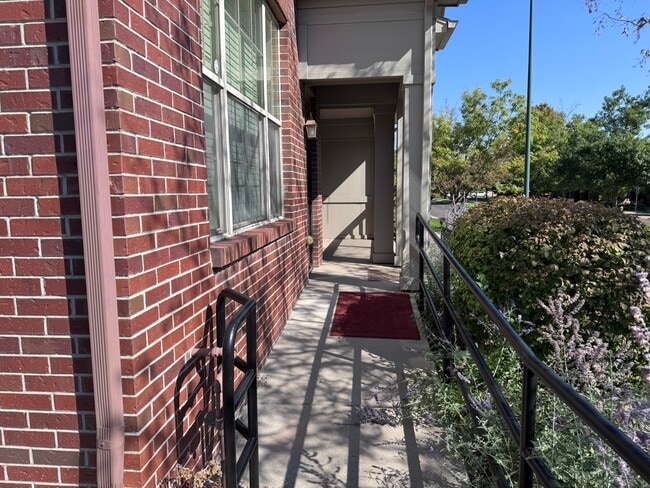Foto del edificio - 725 Roslyn St