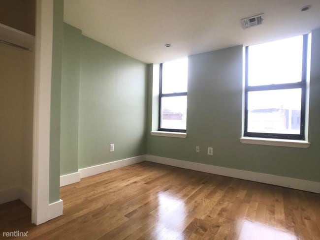 Building Photo - 917 Broadway