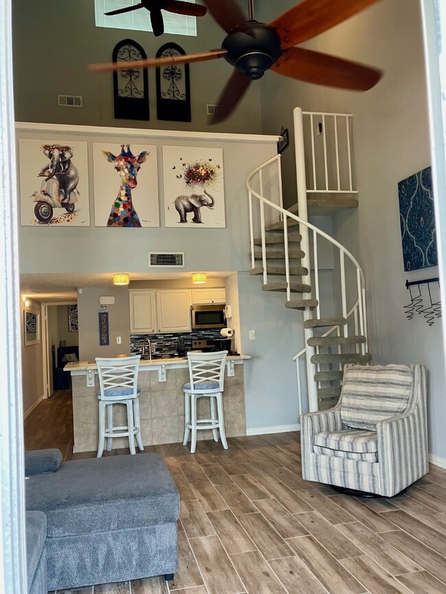 Foto del edificio - 12500 Melville Dr