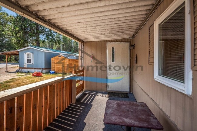 Building Photo - 2 Bedroom 1 Bath Home Available in Sagle's...