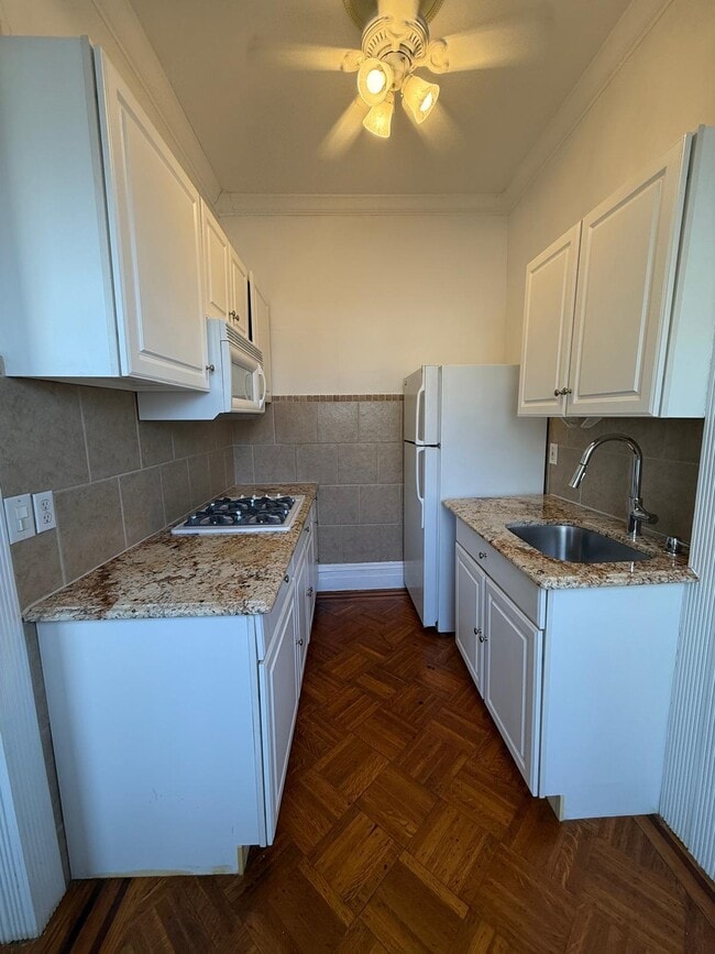 Foto del edificio - 207 Jewett Ave