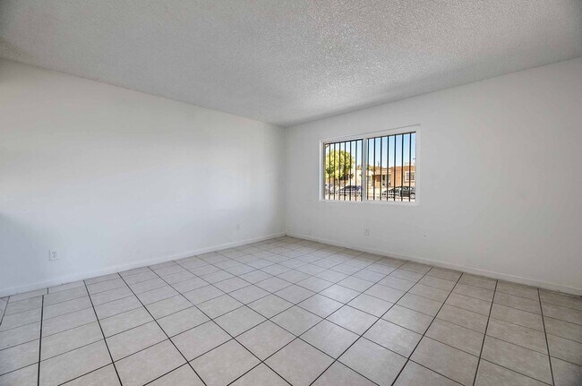 Foto del edificio - 5317 Redberry St