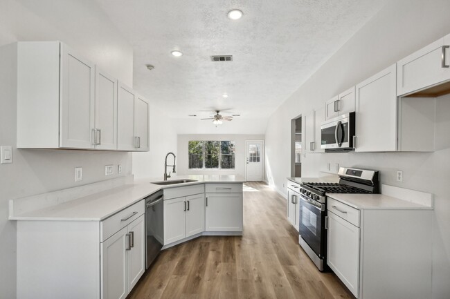Building Photo - 3210 Pine Dust Ln
