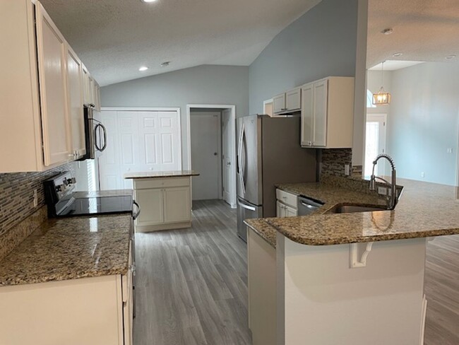 Building Photo - Kissimmee - Spacious 4/2, Pool Home