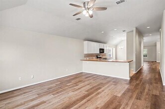 Building Photo - 633 Horn St