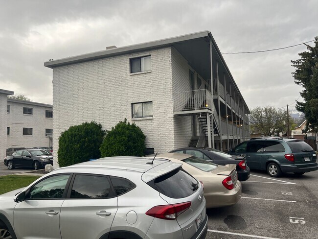 Foto del edificio - -Contract Sale-Two Bedroom Near BYU and Downtown Provo
