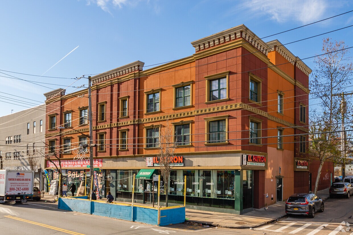 Primary Photo - 520-528 Bay St