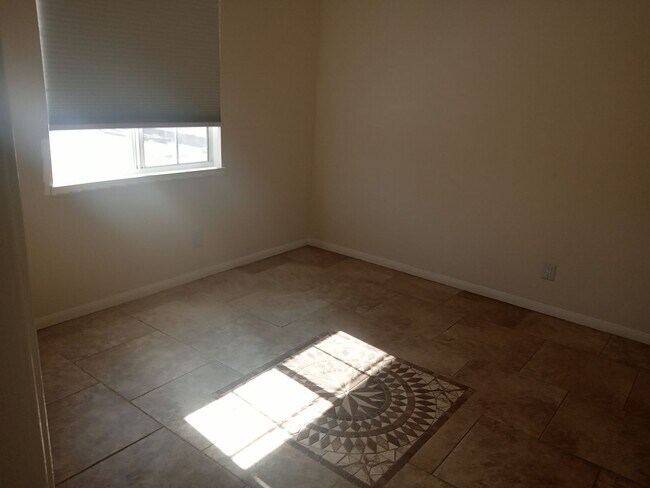 Foto del edificio - Remodeled 2 Bedroom 1 Bath