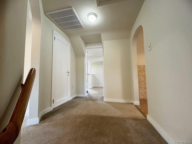 Building Photo - 5 Hall Ave