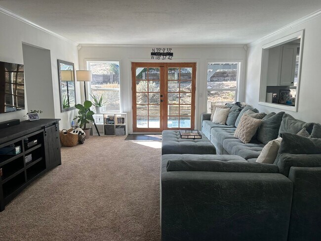 Foto del edificio - 25908 Bear Valley Rd