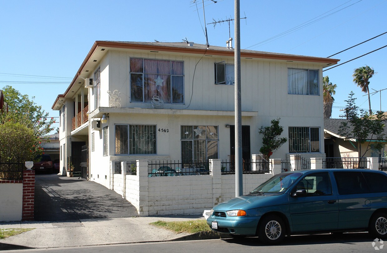 Building Photo - 4562 Maplewood Ave